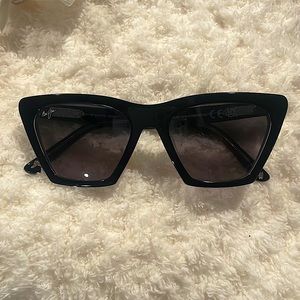 NWOT Beautiful Maui Jim Kini Kini sunglasses. Retails for $349 + tax.